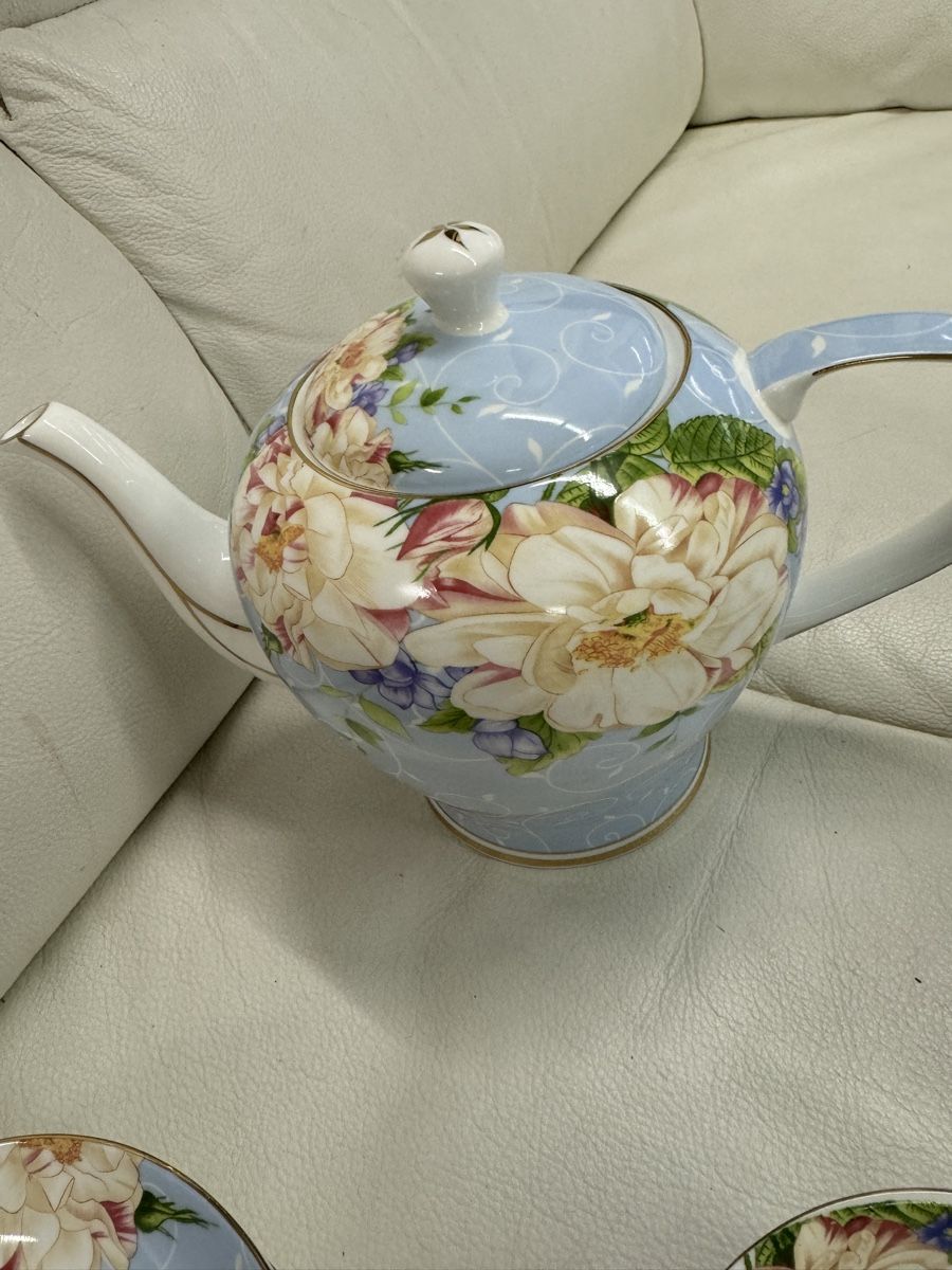 Set di piatti: Porzellan Teeservice oder Kaffee blau mit Blumenmuster – Usato da Basel venduto da sch_9g6x 4