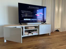 BESTÅ TV-Möbel weiss mit Massivholz-Eichenplatte  180 cm
