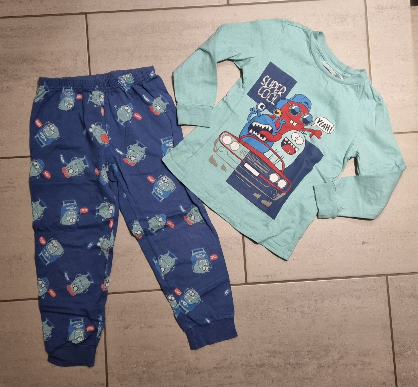 Pigiama & Simili: Pyjama Grösse 110/116 – Usato da Flumenthal venduto da Krajan