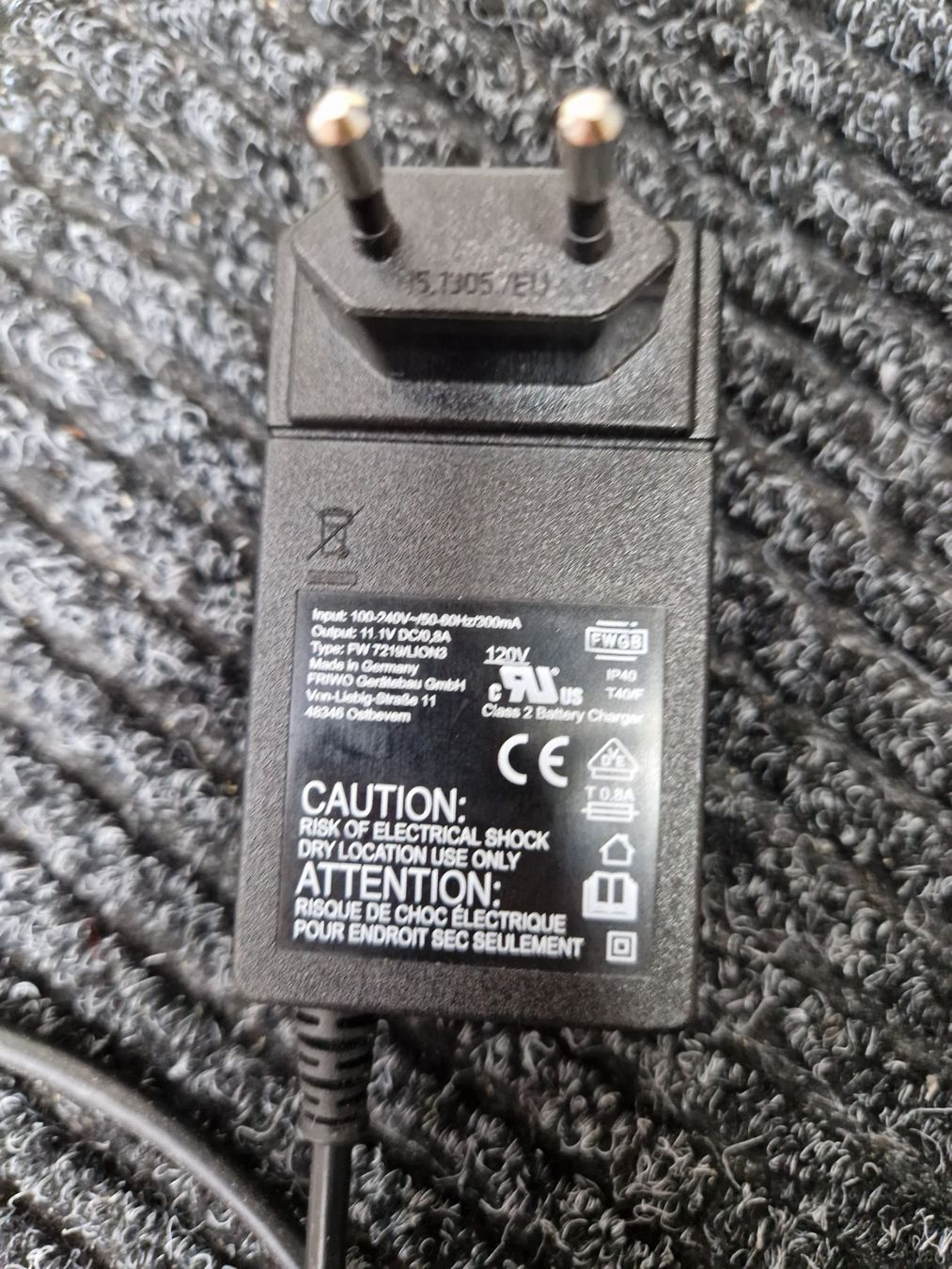 Akkus & Batterien: Li-ION Ladegerät Adapter 12V ohne Stecker – Gebraucht aus Würenlos von Oergeli1 1