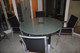 Glastisch Rund mit Stühlen