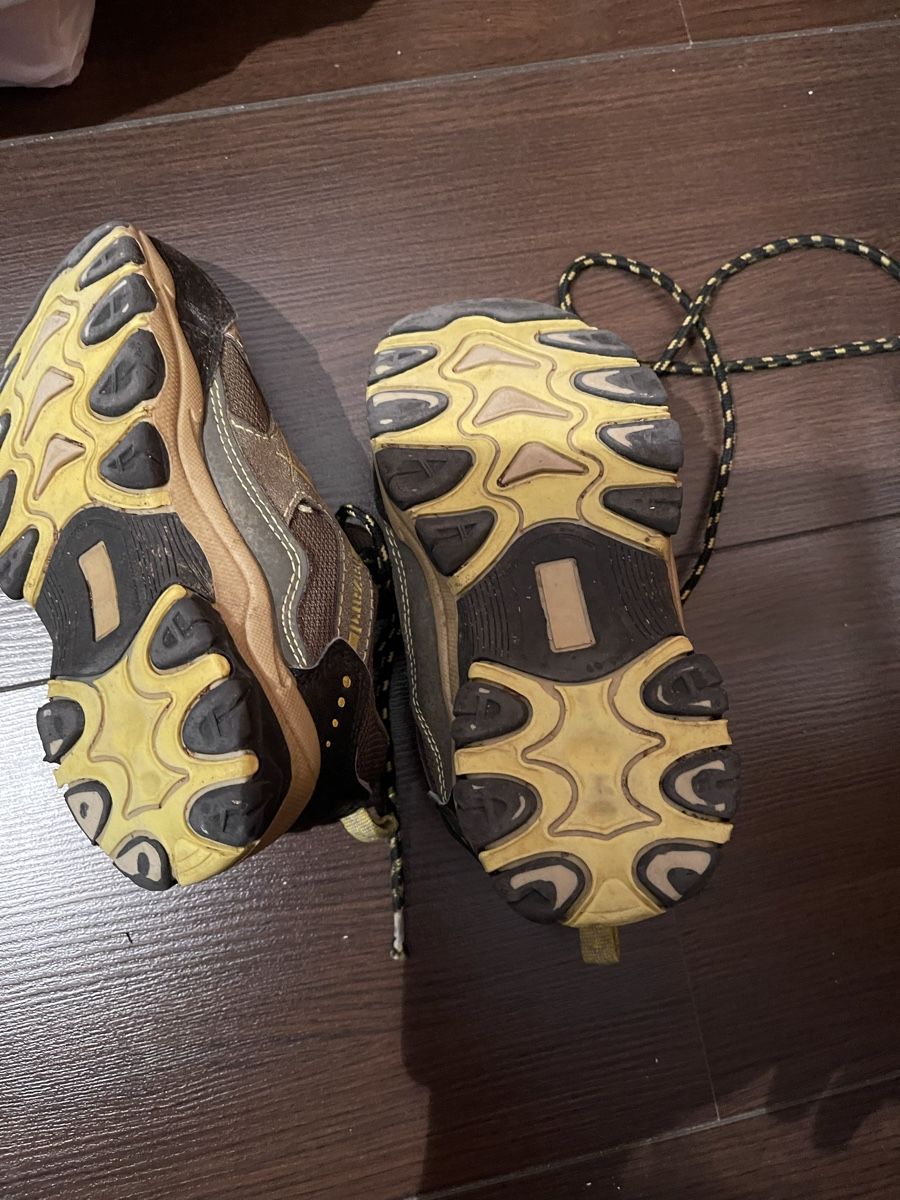 Herrenschuhe: Chaussures pointure 27 – Gebraucht aus MARLY von AISLEE 1