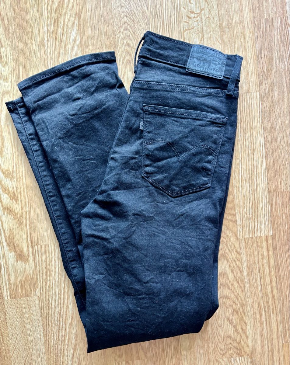 Levi's Jeans: Schwarze Levis 724 high rise straight 29 – Usato da Meilen venduto da HappyGirl70