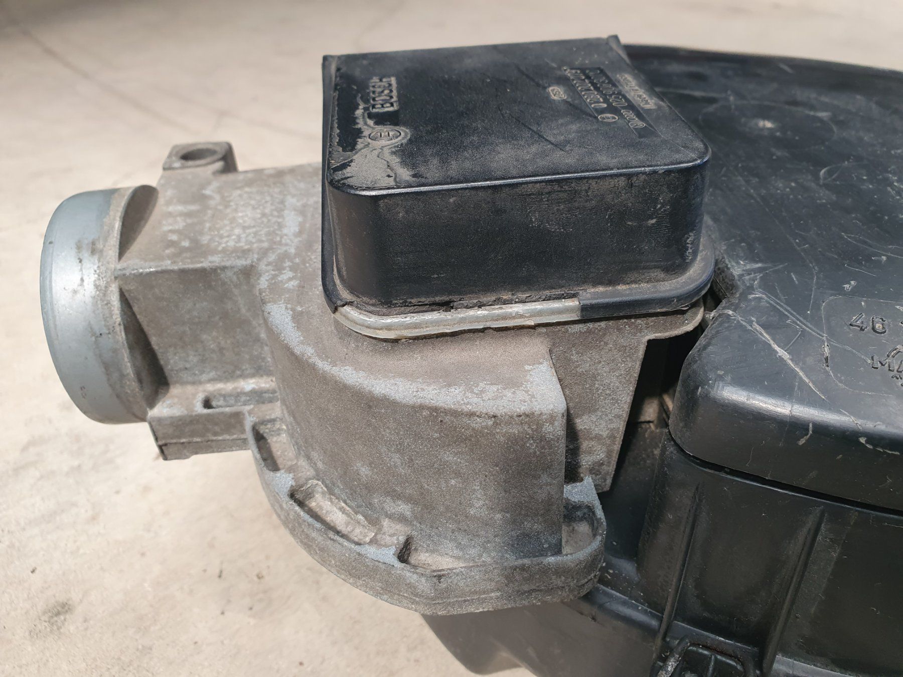 Volkswagen Tutti pezzi di ricambio auto: Luftfilter mit Luftmengenmesser/Luftmassenmesser VW Bus T 3 – Usato da Schönenberg ZH venduto da Technmech 2