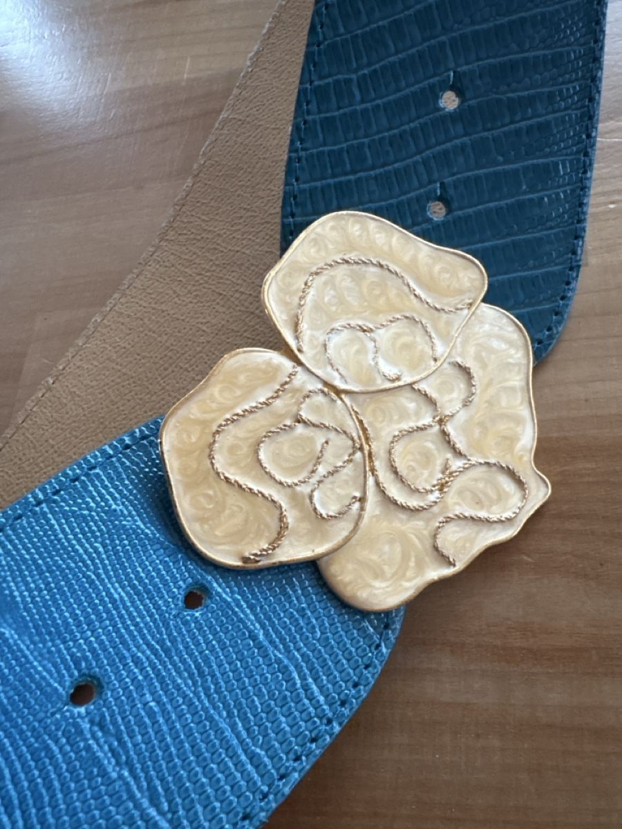 Cinture: Türkis Ledergurt mit Rosen Schnalle – Usato da Rümlang venduto da SchumBru10 1