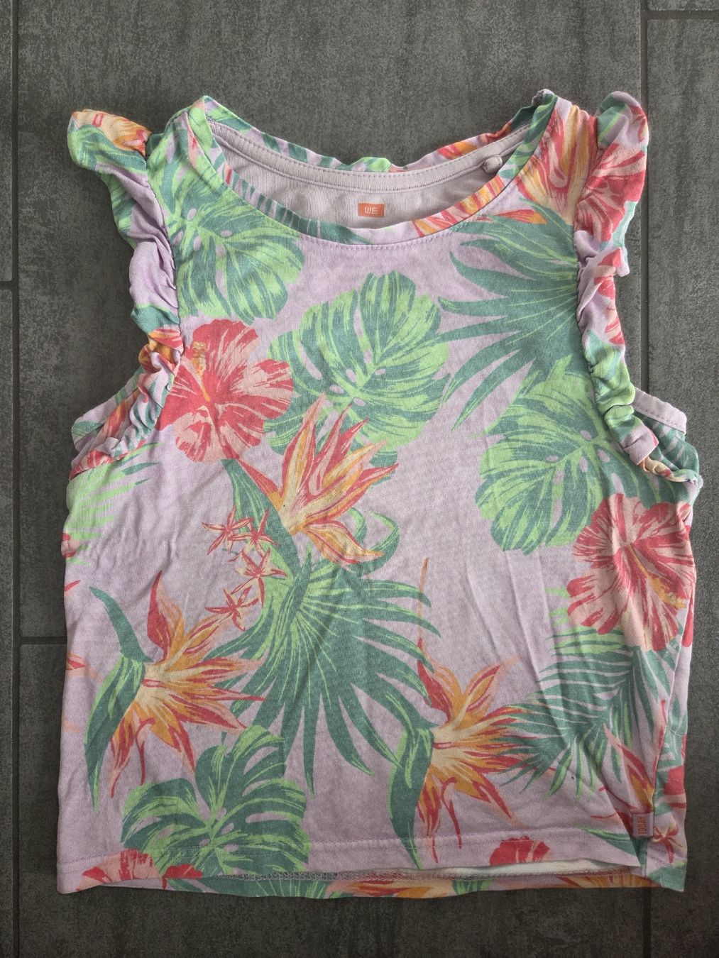 Blusen, T-Shirts & Tops: Mädchen Top mit Blumenprint Grösse 110/116 – Gebraucht aus Hüntwangen von ManuM2014