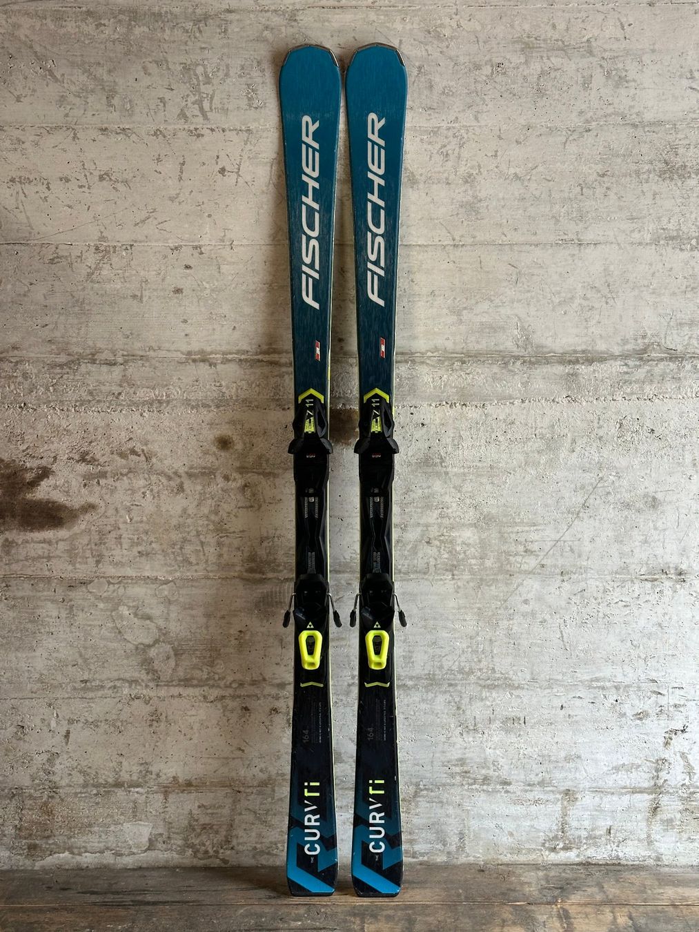 Fischer Sci: Fischer Curv Ski 164CM – Usato da Emmenbrücke venduto da karkarkar