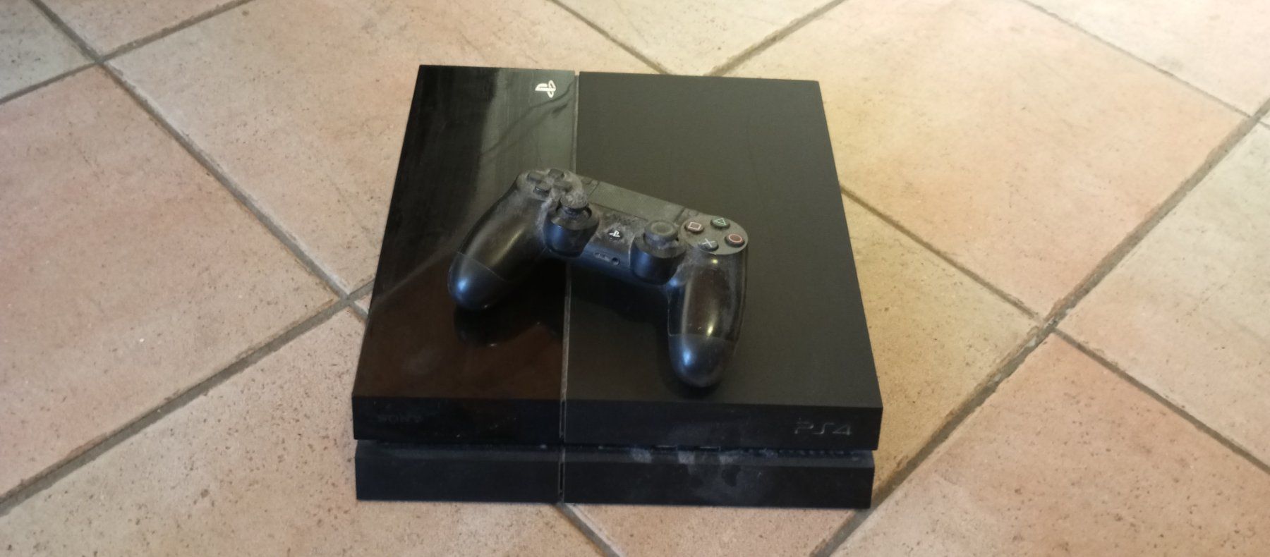 Sony Console: Playstation 4 Konsole mit Controller ohne Kabel – Difettoso da Salez venduto da tor_ptj8