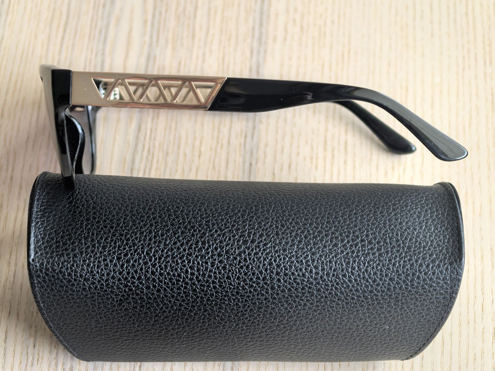 Guess Occhiali & Lenti: Guess Damen Sonnenbrille – Nuovo e nell'imballaggio originale da Bad Ragaz venduto da AKahlon 3