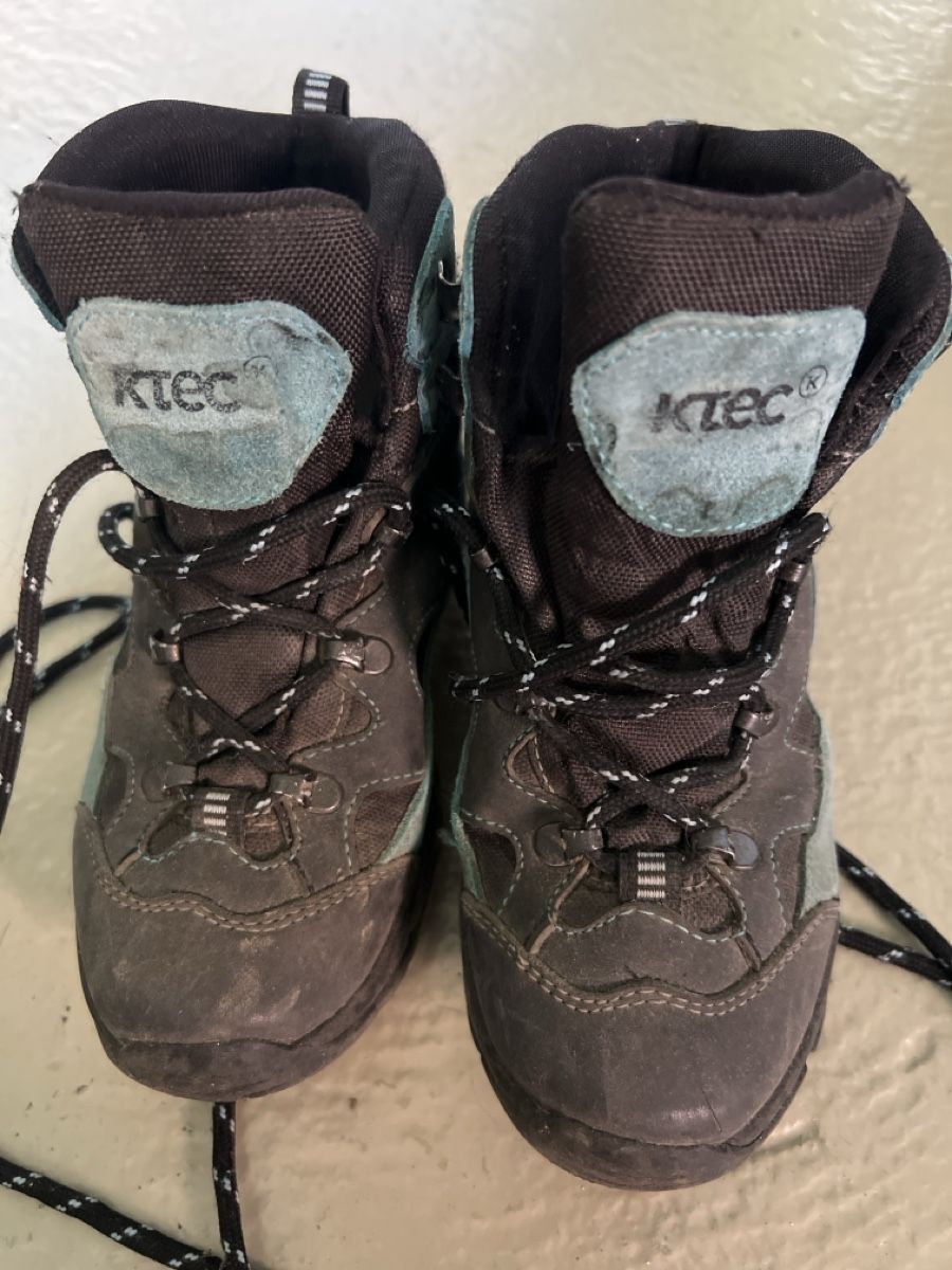 Scarpe per ragazzi: Ktec Wanderschuhe Gr.32, – Usato da Ruggell venduto da Matrix026