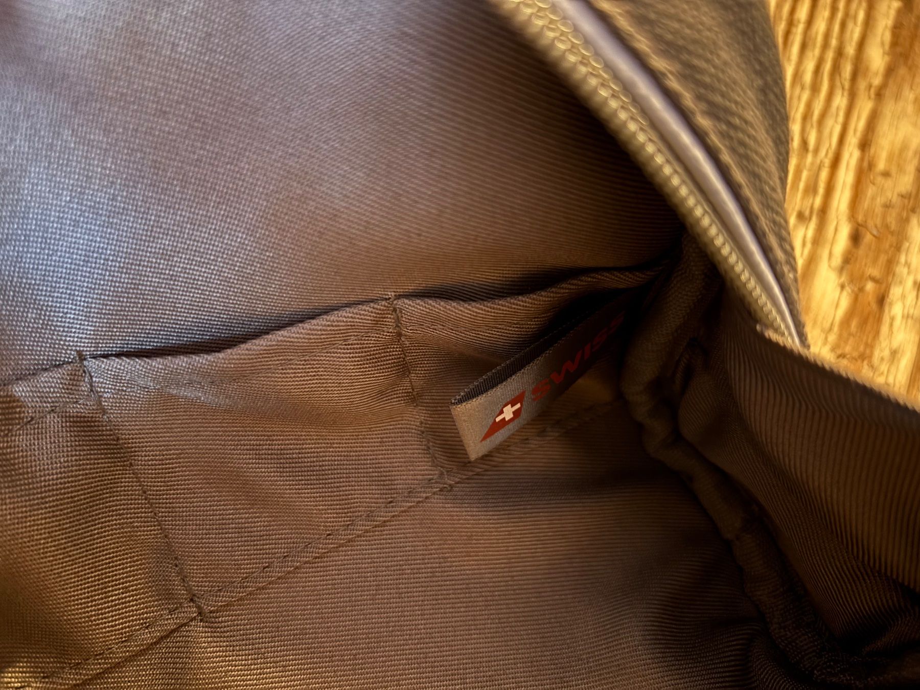 Kosmetikkoffer: SWISS First Class Amenity Kit – Necessaire Kulturtasche Grau – Neu (gemäss Beschreibung) aus Luzern von pengmarket_gmbh 4