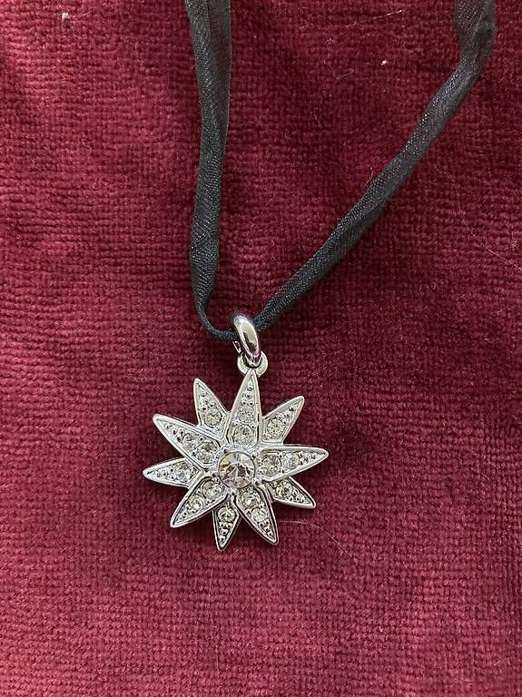 Catenine: Schwarze Kette mit silbernem Anhänger – Usato da Bellach venduto da lia_26tj