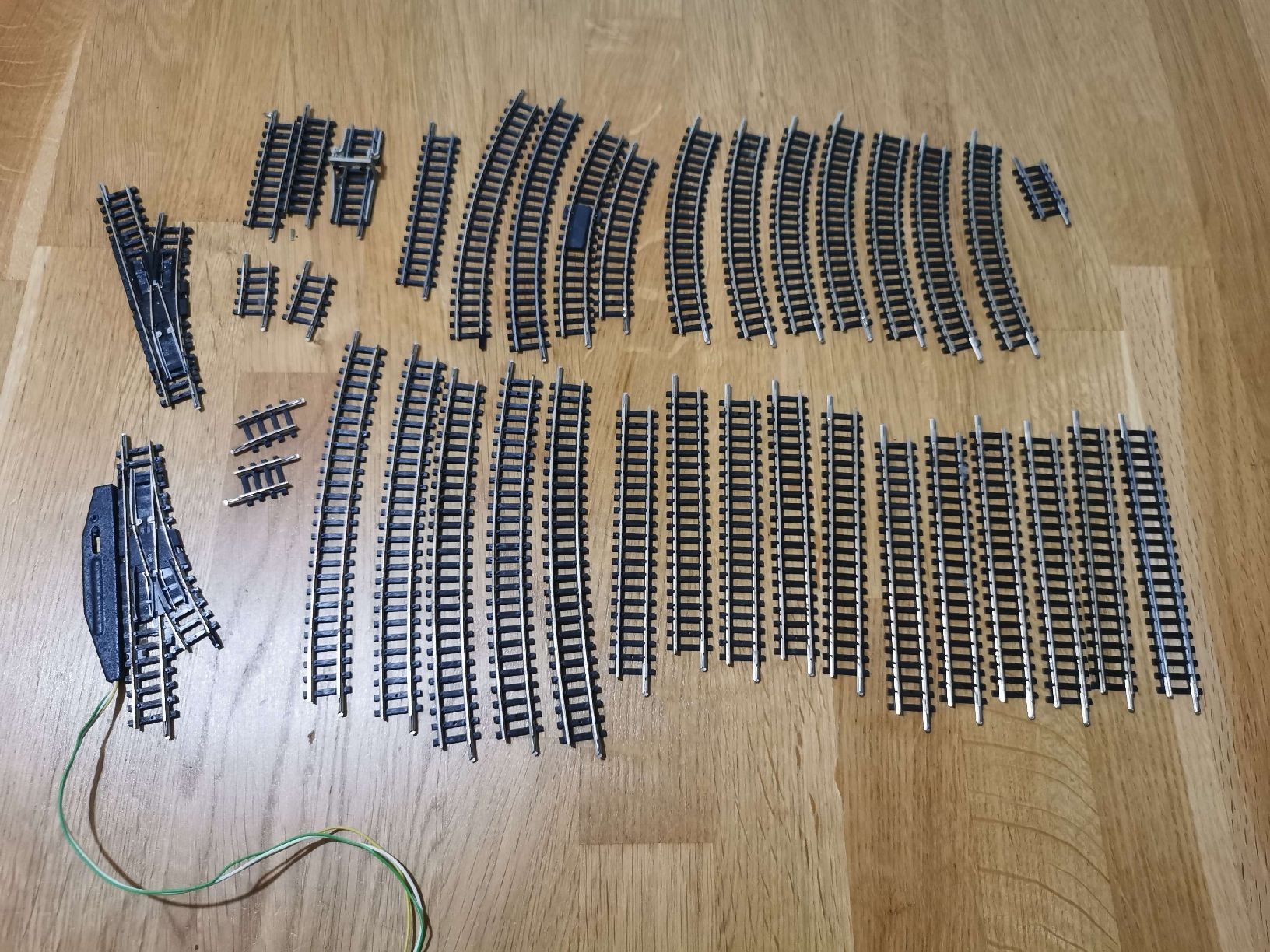 Trix Modelleisenbahnen: Lot 38 rails Minitrix N + aiguillage électrique – Gebraucht aus Lutry von Brocantosaurus