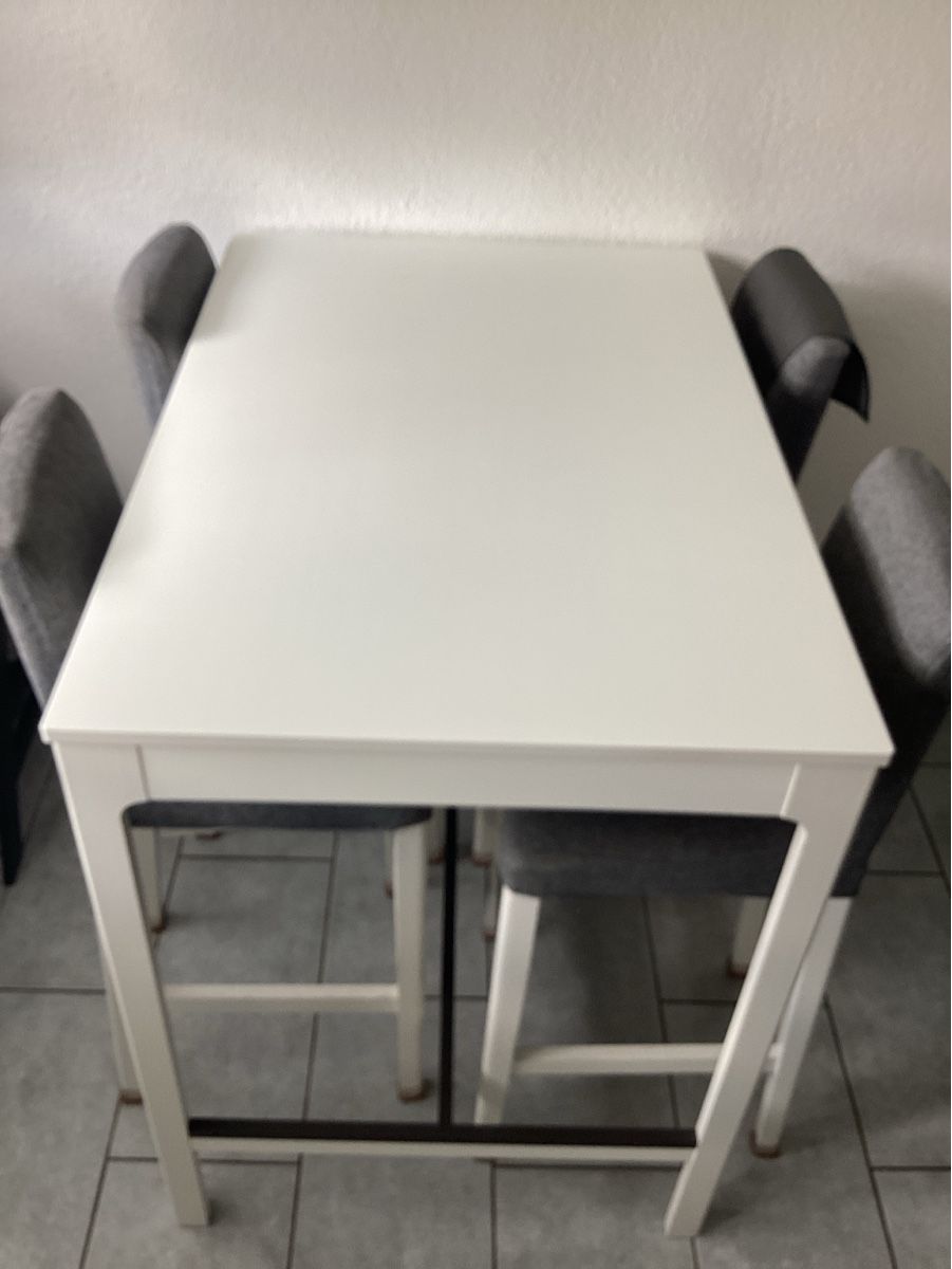 Ikea Tables: Hochtisch mit 4 Stühlen  – D'occasion à Wallisellen par Patrick117 1