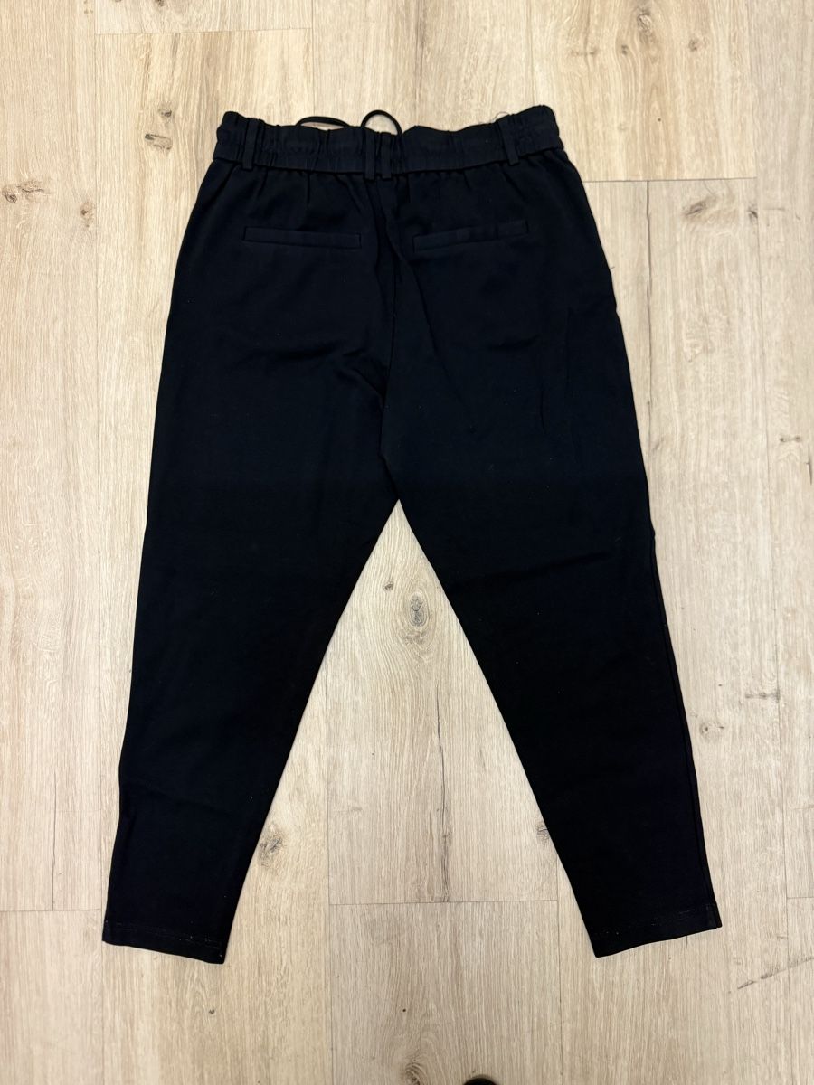 Pantaloni: Schwarze Stoffhose von Only- Grösse S – Usato da Kölliken venduto da Vivii01 1