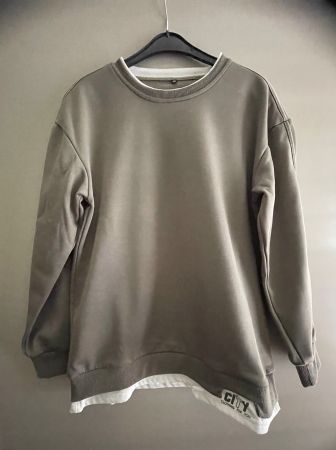 Trendiger Khaki-Sweater im Lagenlook, Groesse XS