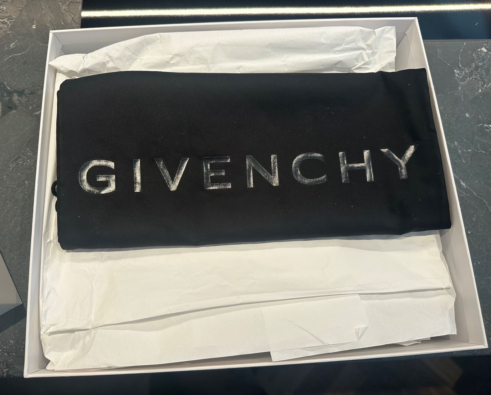 Givenchy Herrenschuhe: Scarpe GIVENCHY Spectre Runner Bianco/Nero Tg 41 – Gebraucht aus Kloten von ZuD48 5