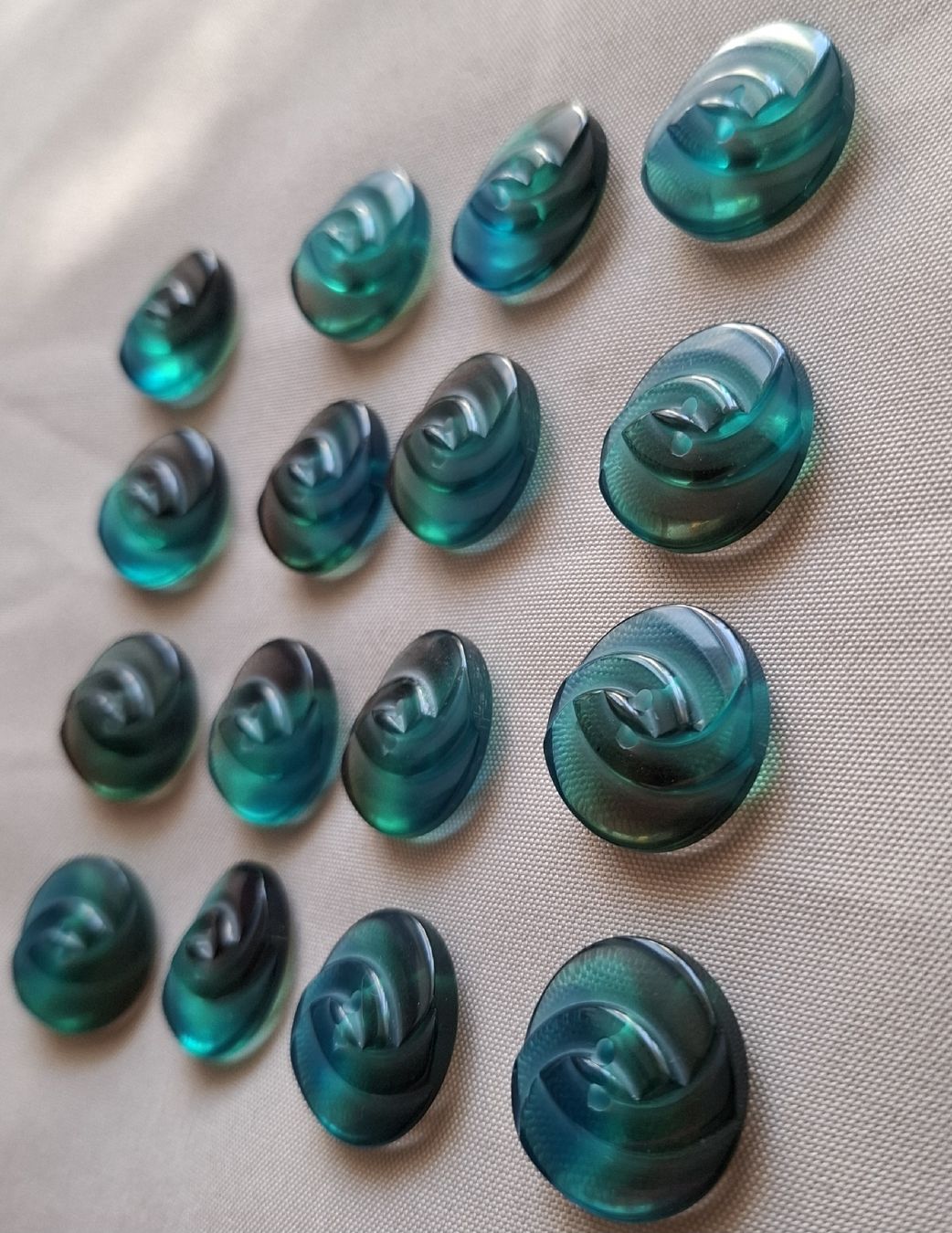Knöpfe: 16 Knöpfe Meeresfarben, 23 mm. – Neu (gemäss Beschreibung) aus Dietikon von Hirschkopf 2