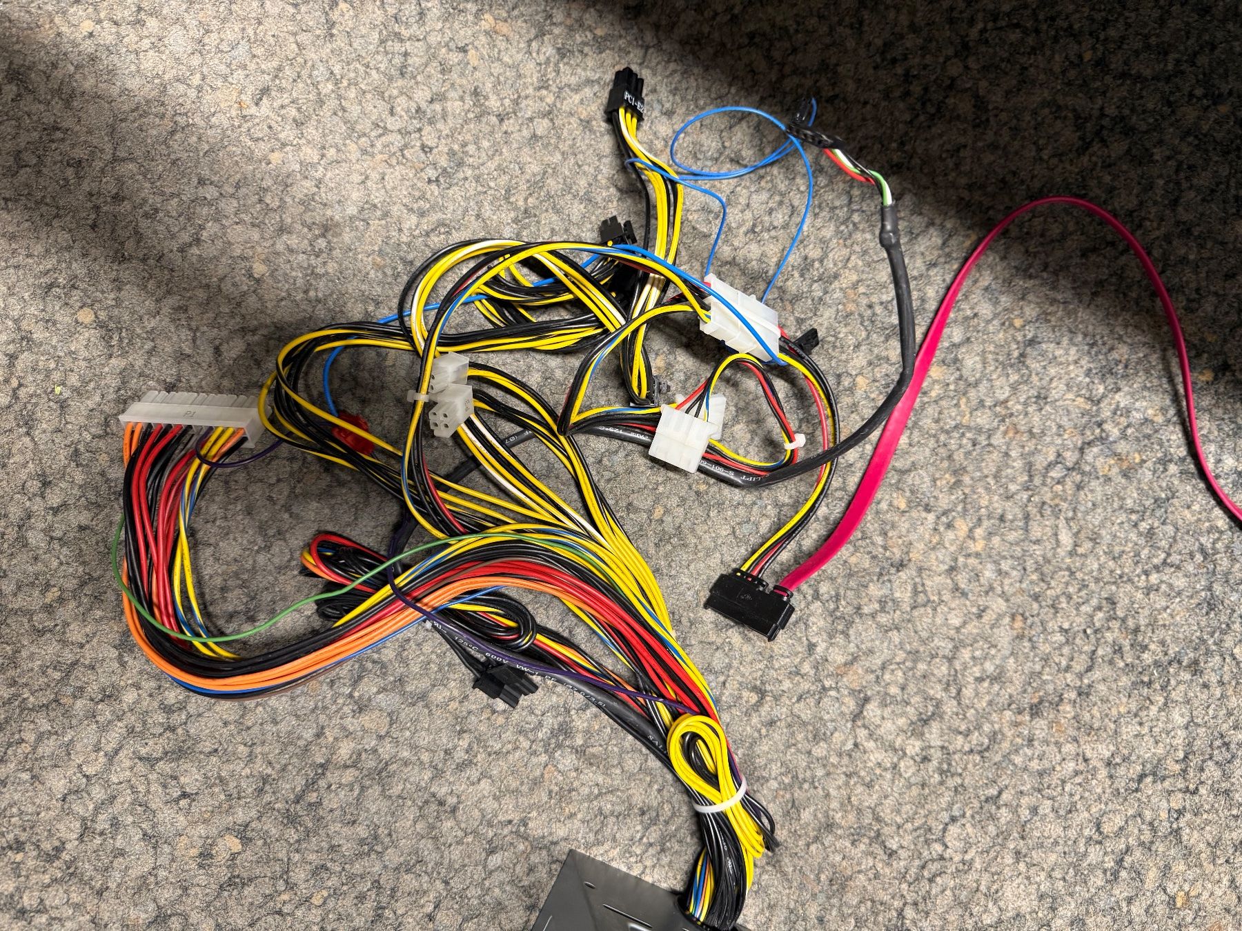 Componenti elettronici: FSP650-80UMP Netzteil – Usato da Neerach venduto da Nummerschild16 2