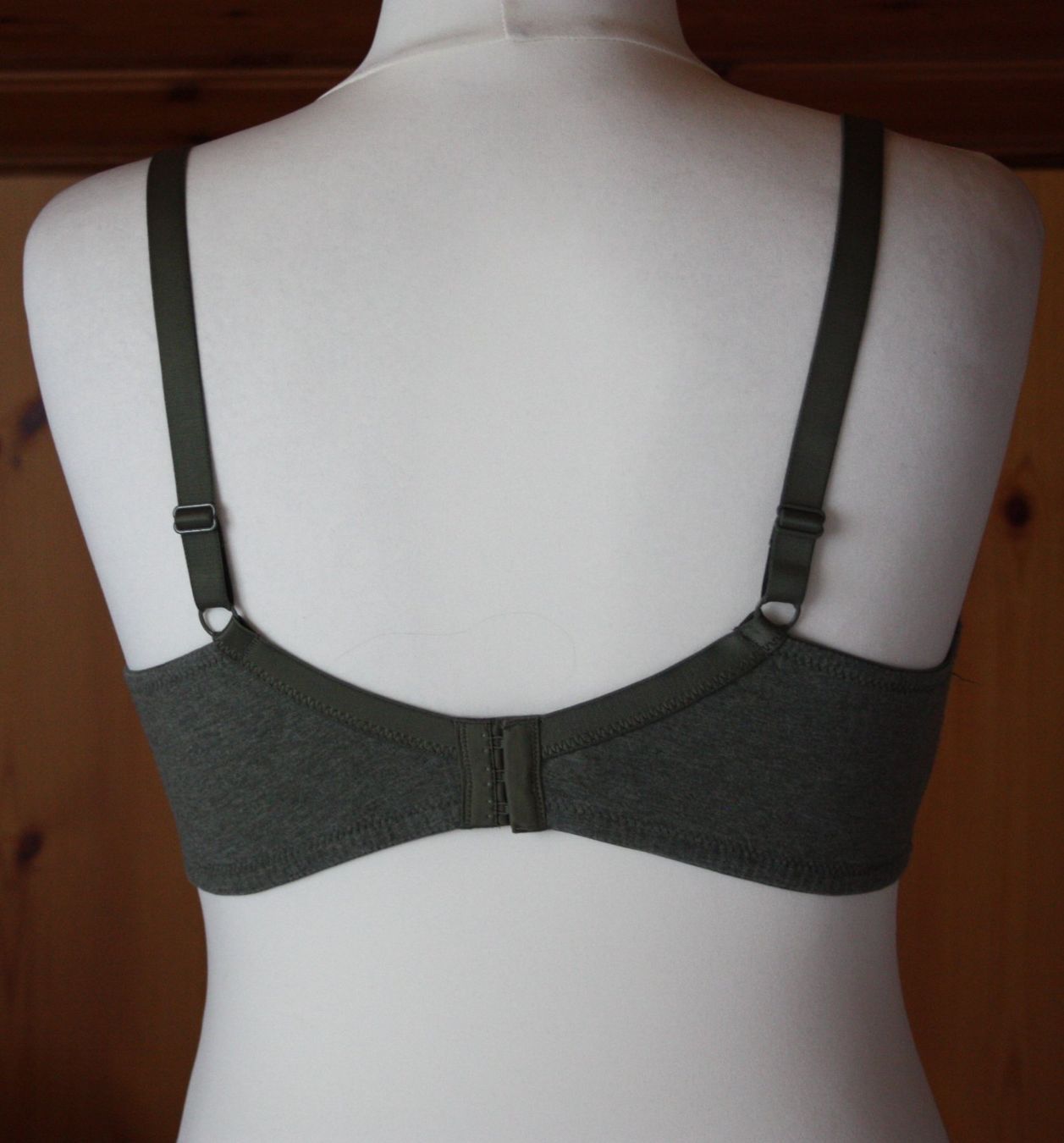 Altra biancheria intima: BH olivgrün 85DD (16) – Usato da Flüelen venduto da Diversicum-Curvy 2