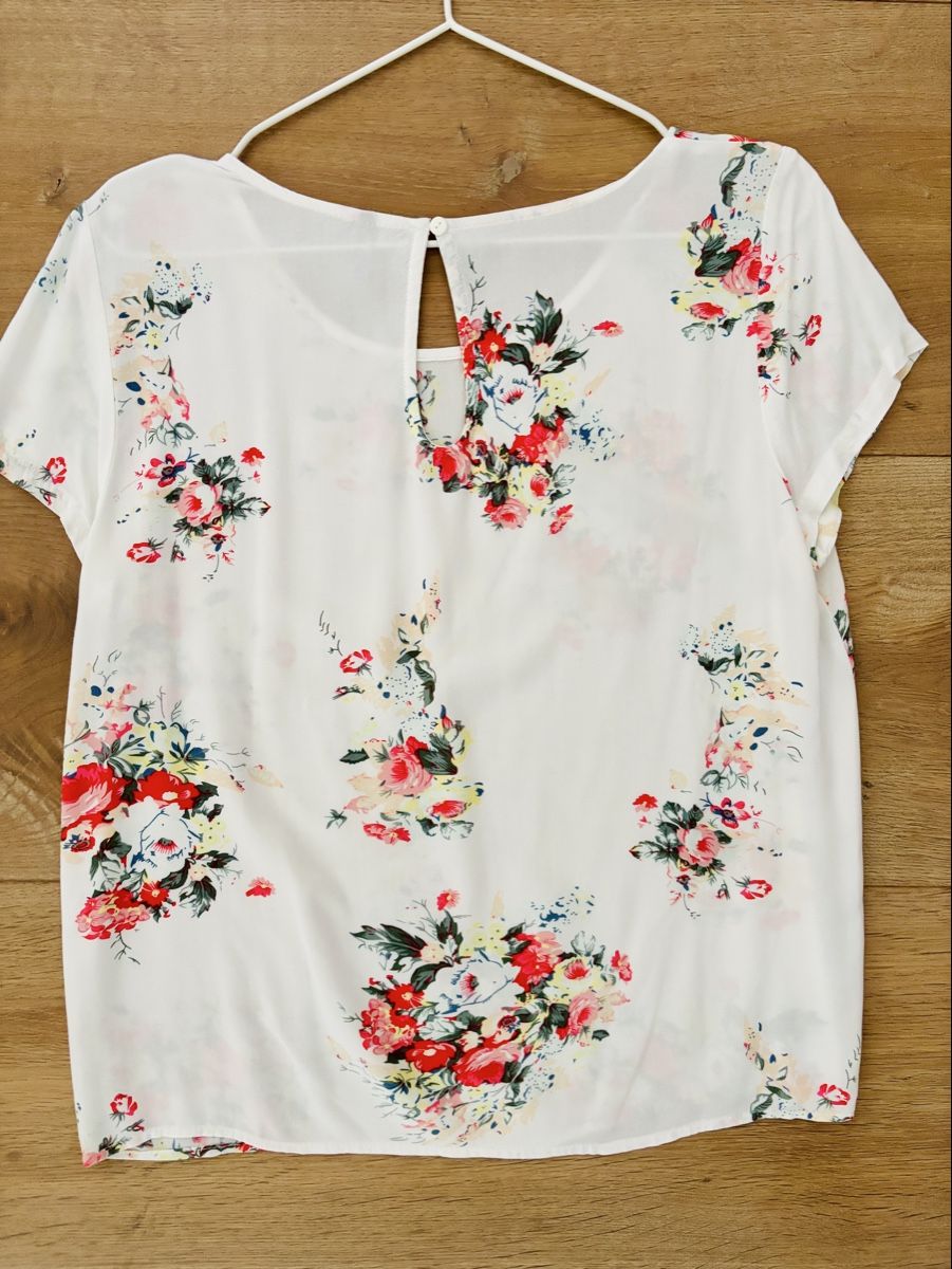 Only Blusen: ONLY Blusenshirt weiss mit Blumenmuster - Grösse 36 – Gebraucht aus Ennetbürgen von Evelyne_G 2