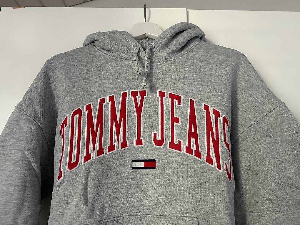 Maglioni & Felpe: Tommy Jeans Hoodie – Usato da Reiden venduto da sarinaaaaa23 1