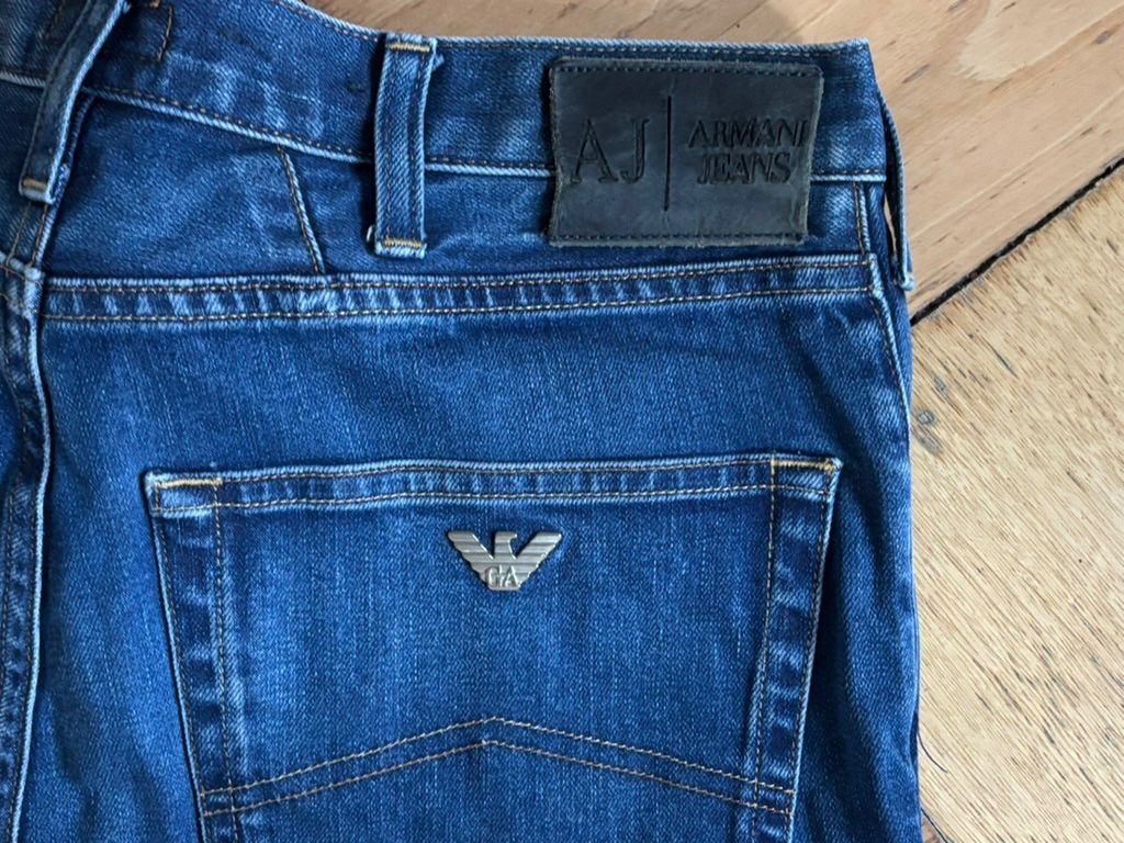 Armani Jeans: Armani Jeans regular - W31 / L34 – Usato da Grosshöchstetten venduto da all_v9d5 6