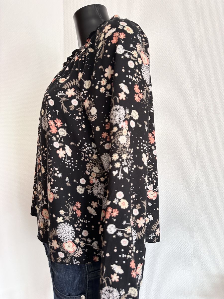 C&A Camicette: Gr 36 Sommer Bluse mit Blumenmuster TOP – Usato da Rickenbach b. Wil venduto da sunneschii_ 6