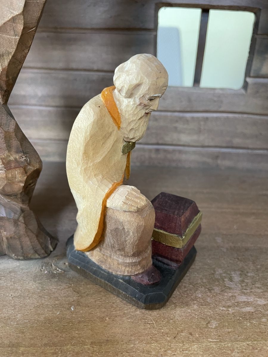 Statuette: König kniend E.Thomann Brienz – Usato da Flawil venduto da Naphtali 1