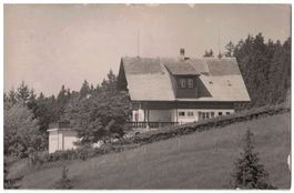 Wer weiss wo? Unbekanntes Haus am Hang