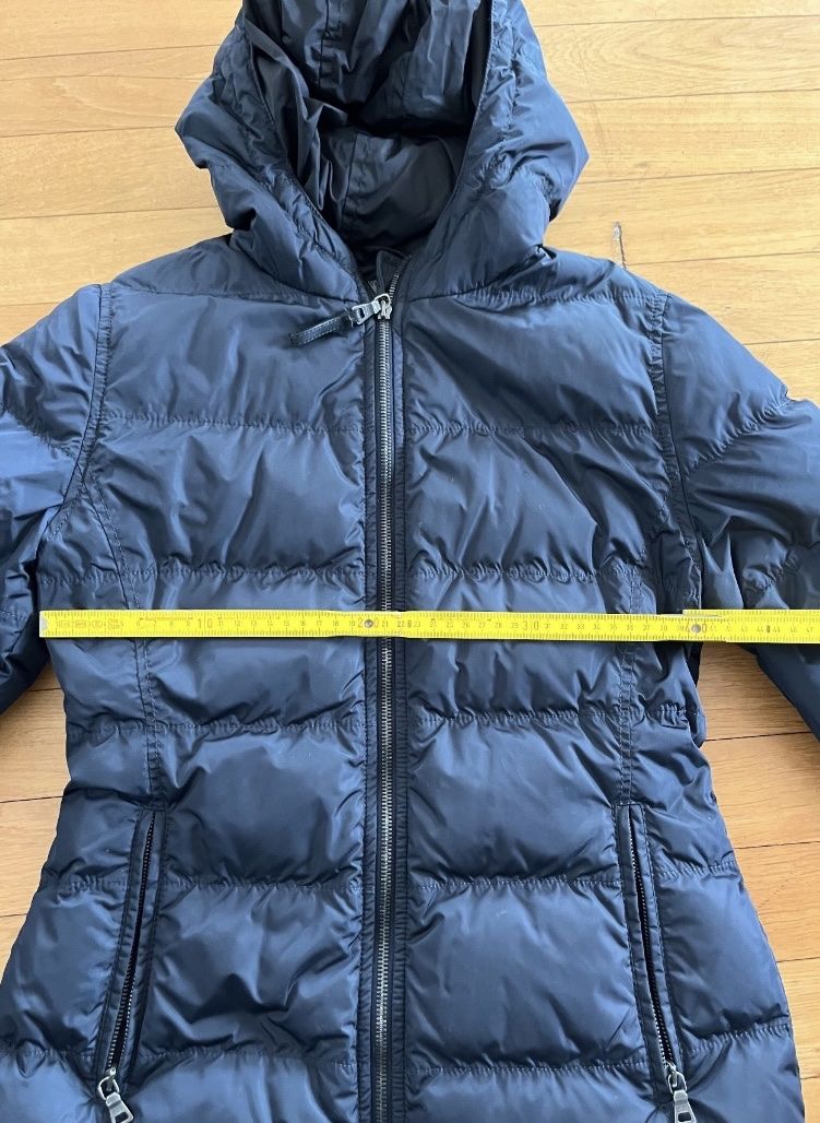 Prada Giacche: Prada Winterjacke schwarz mit Kapuze – Usato da Zürich venduto da Viviennedora 4