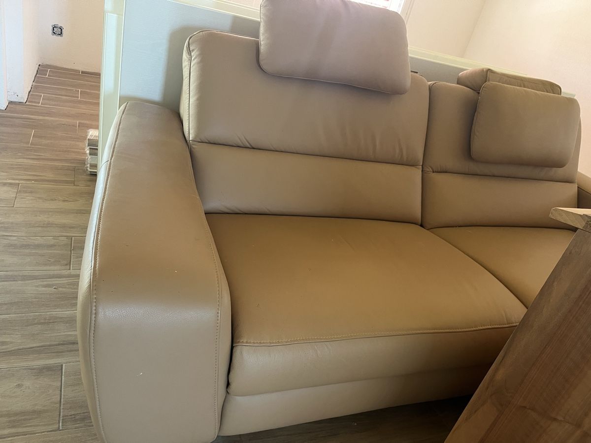 Sofas: Leder Sofa Beige – Gebraucht aus Subingen von riso04 5