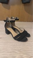 Schwarze Sandalen Gr. 36 mit kleinem Absatz – sehr Sommerlic
