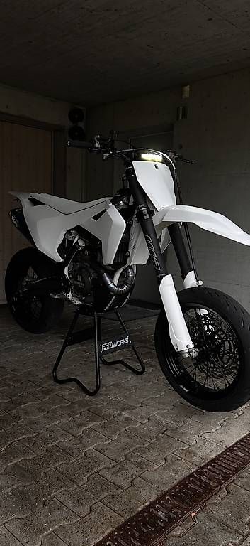 Strasse: Husqvarna FE 501 Supermoto – Gebraucht aus Buchs von den_9xp2 1