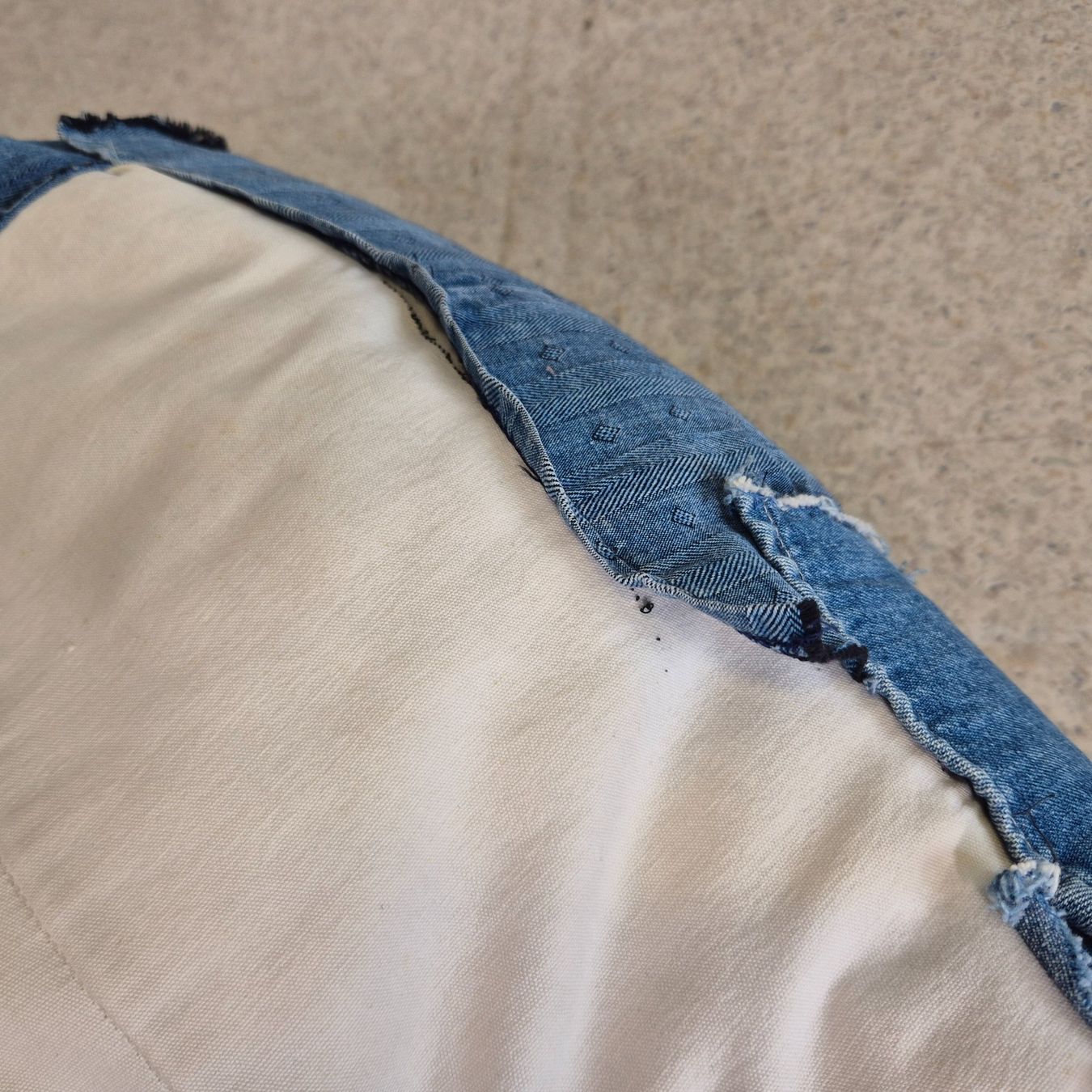 Hocker: Jeans Sitzsack Pouf Handmade Hocker Höcker – Gebraucht aus Nottwil von Wondewa-Shop 7