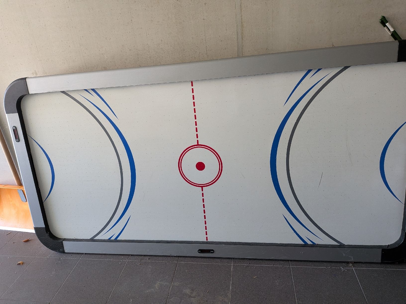 Spielautomaten: Airhockeytisch  – Gebraucht aus Halden von tbu_gp8j