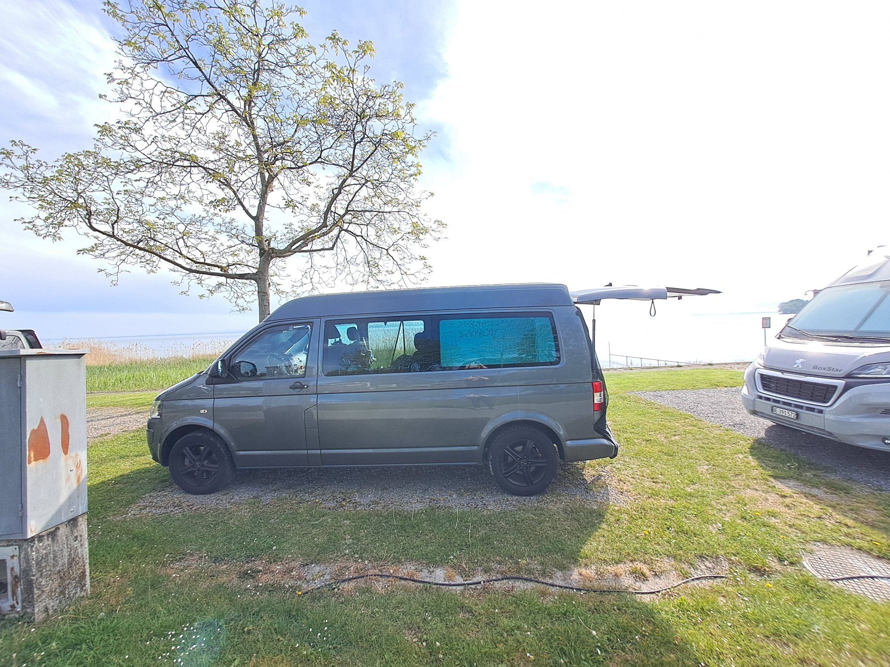 VW Autos: VW T5 / Camper/ Alltagfahrzeug – D'occasion à zuerich par cici-baby
