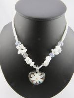 Mode Schmuck - Kette mit Anhänger  Glas Herz - Blume - Weiss