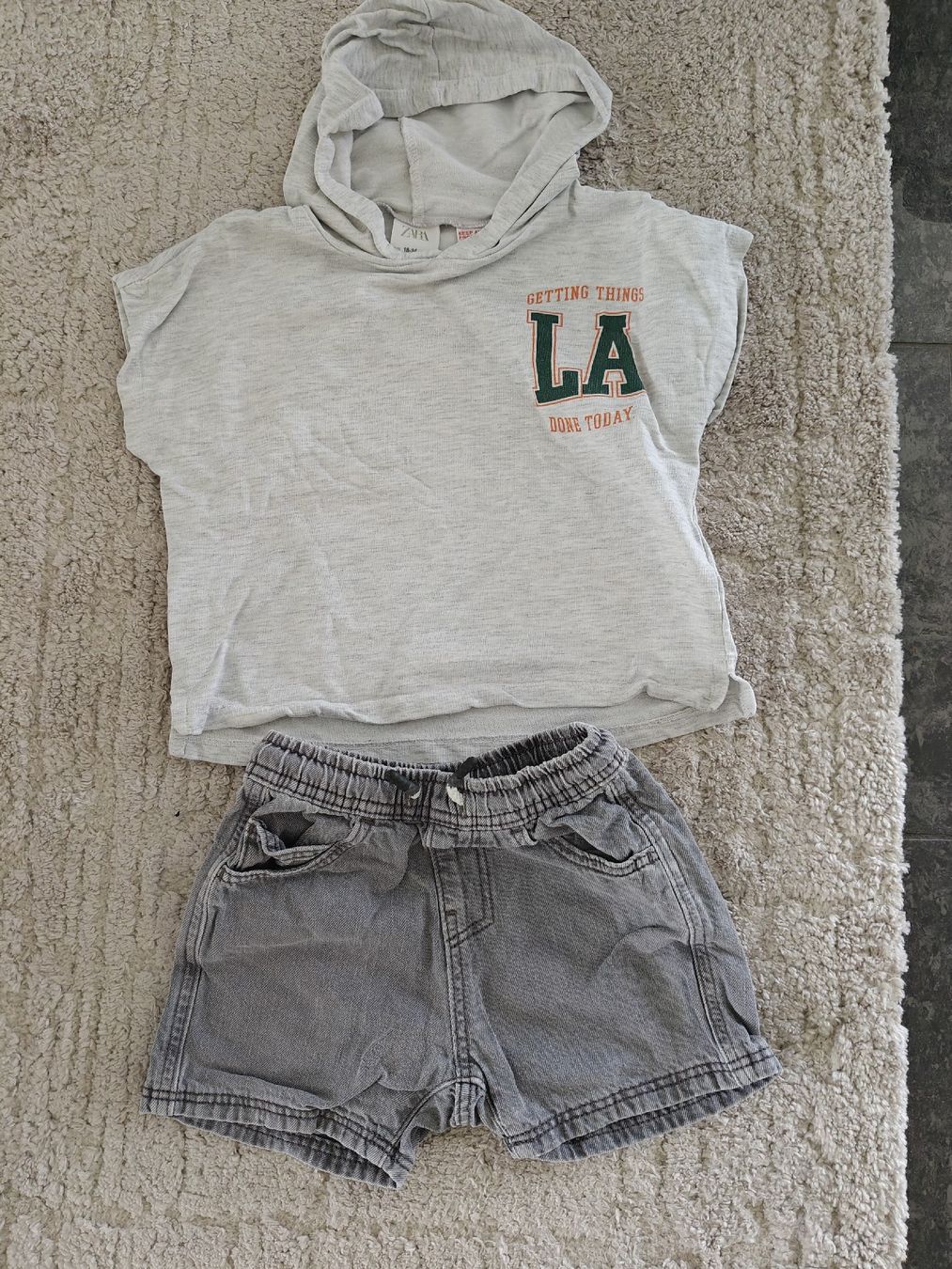 Zara Kleiderpakete & -sets: Ensemble short et sweat à capuche pour garçon Zara – Gebraucht aus Oberburg von Ines2019
