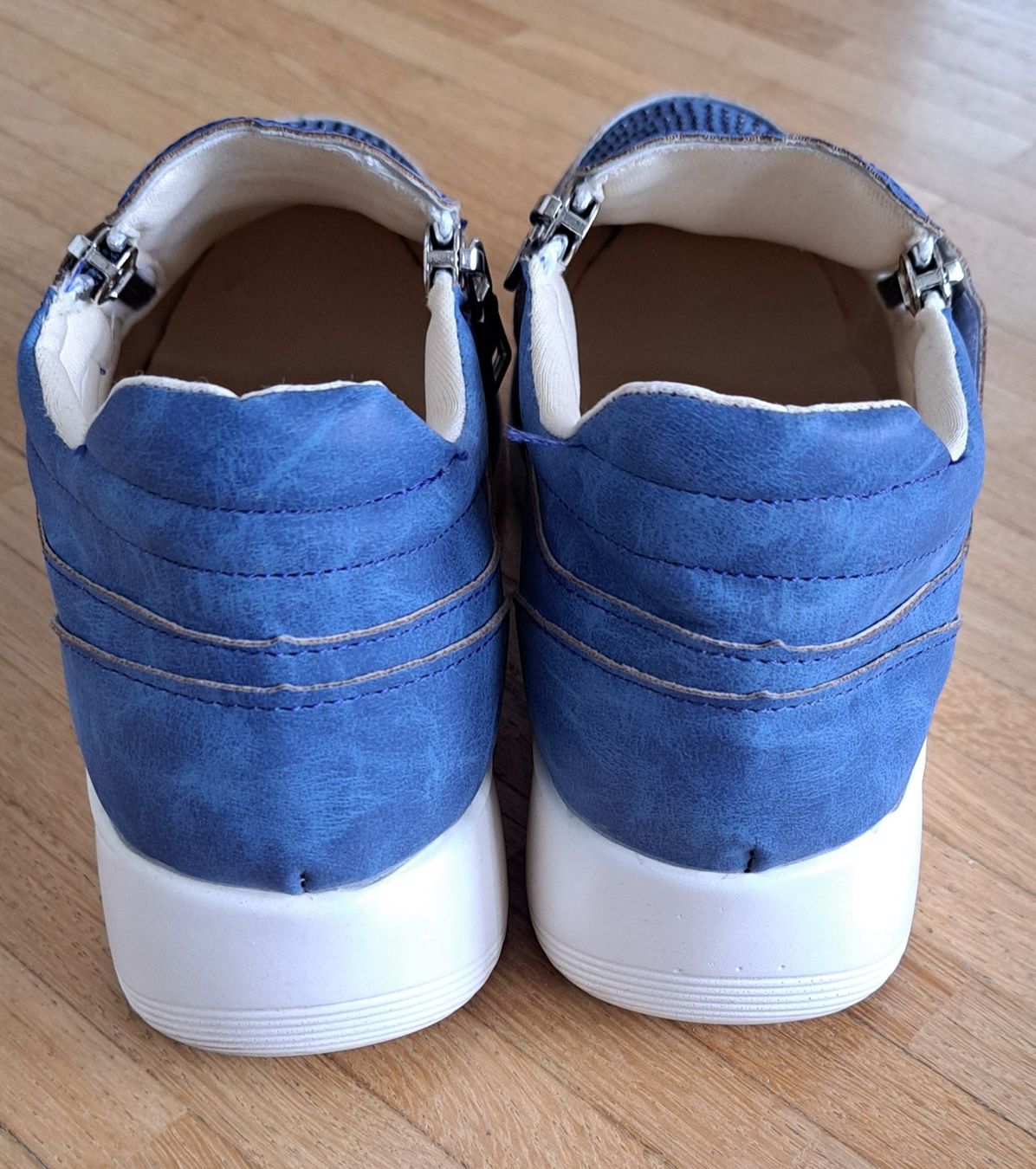 Scarpe da donna: Confortable chaussure bleu de marche – Nuovo (secondo la descrizione) da Le Mont-sur-Lausanne venduto da olatiu 3