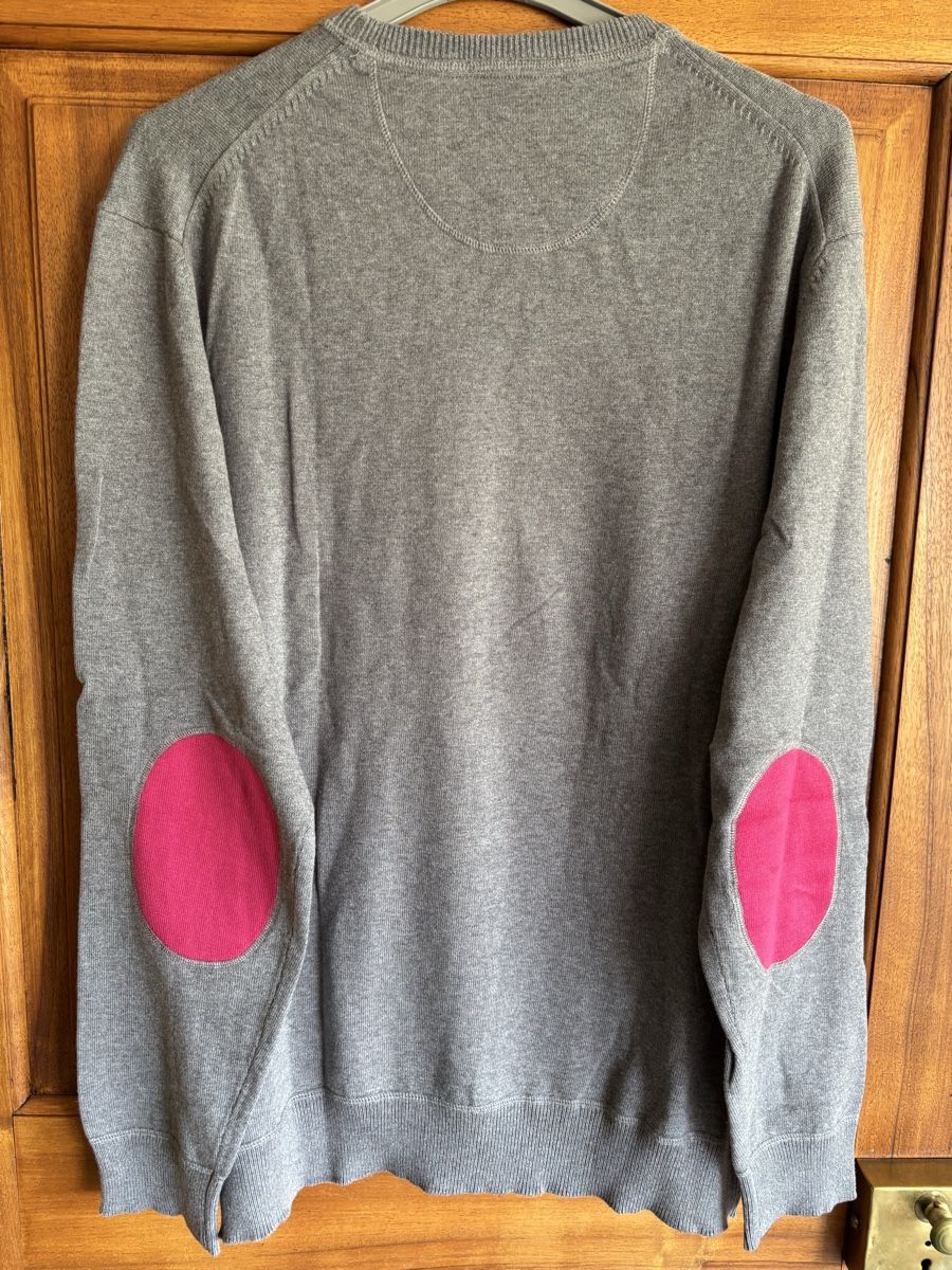 S.Oliver Maglioni & Felpe: S.Oliver Pullover, Herren, XXL, Grau mit pinken Flicken. – Nuovo e nell'imballaggio originale da Wald AR venduto da bertli00 1