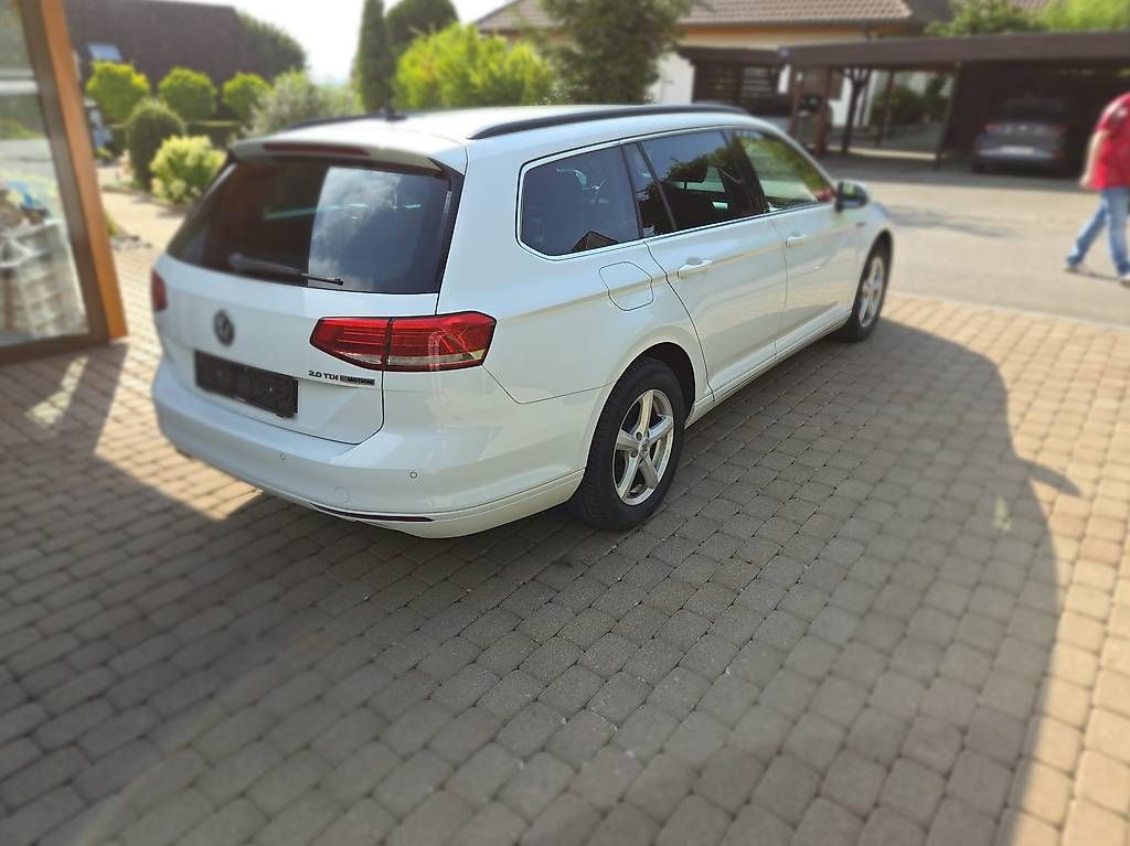 VW Autos: VW Passat Variant 2.0 TDI Weiss – D'occasion à Seedorf BE par JacundBas 2