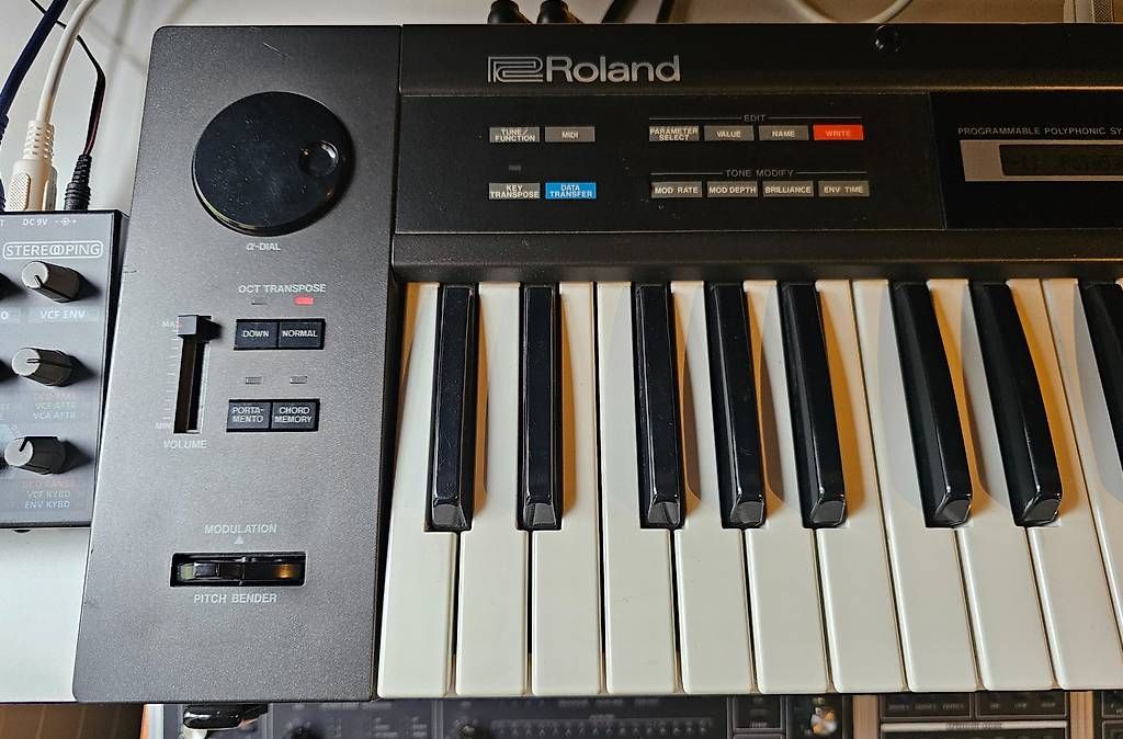 Roland Strumenti musicali: Roland alpha Juno-2 vintage synthesizer mit Controller -TOP! – Usato da Rohrbach venduto da Orangetree