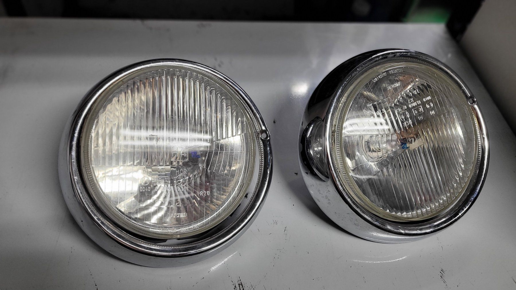VW Fari: VW T2 - H4 Scheinwerferpaar komplett mit Chromring – Usato da Thun venduto da Douche 1
