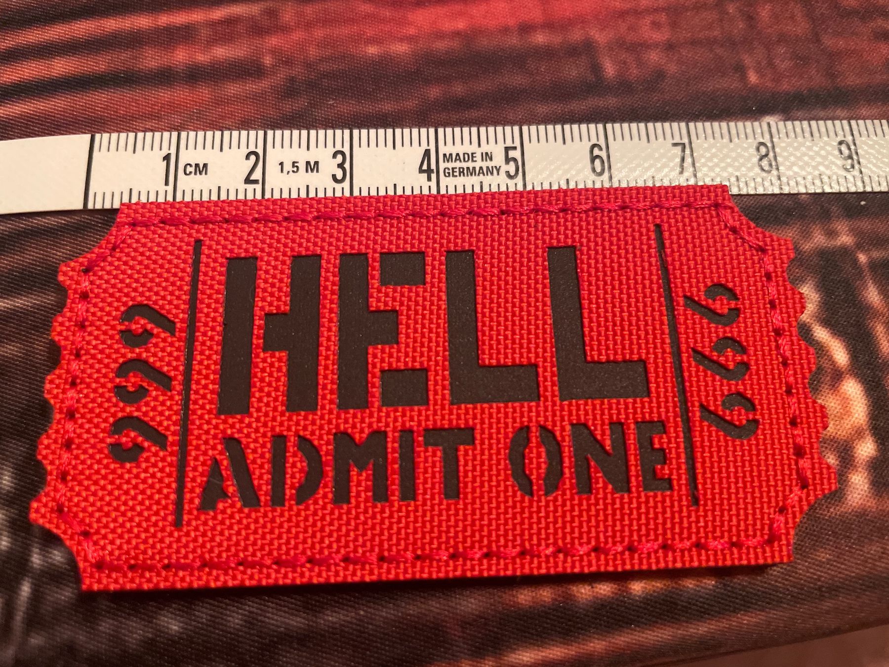Toppe: Patch lasercut 8x4cm « HELL ADMIT ONE » – Nuovo e nell'imballaggio originale da Grandson venduto da RioDeltaLima 1