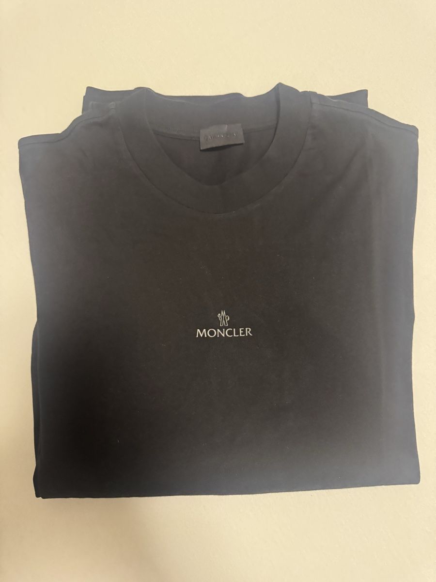 Moncler Maglioni & Felpe: Moncler – Nuovo (secondo la descrizione) da Kloten venduto da moe_w6hw
