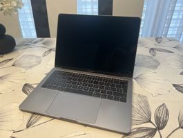 Apple MacBook Pro 13” 2017 – i5 / 8 GB RAM / 128 GB SSD