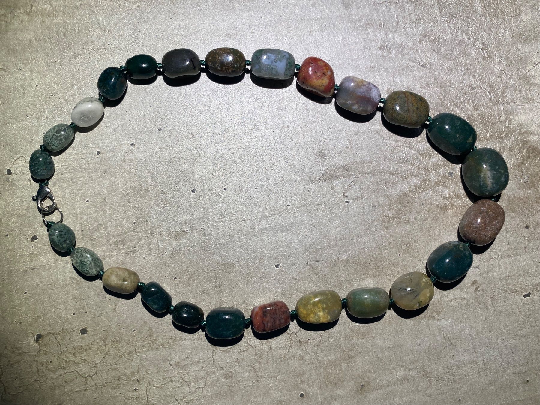 Ketten: Edelstein Halskette - multicolor Jade – Neu und originalverpackt aus Laax GR von krippenfiguren-laax