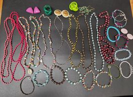 Schmuck Konvolut Halsketten Armbänder Ohrstecker Ohrklips