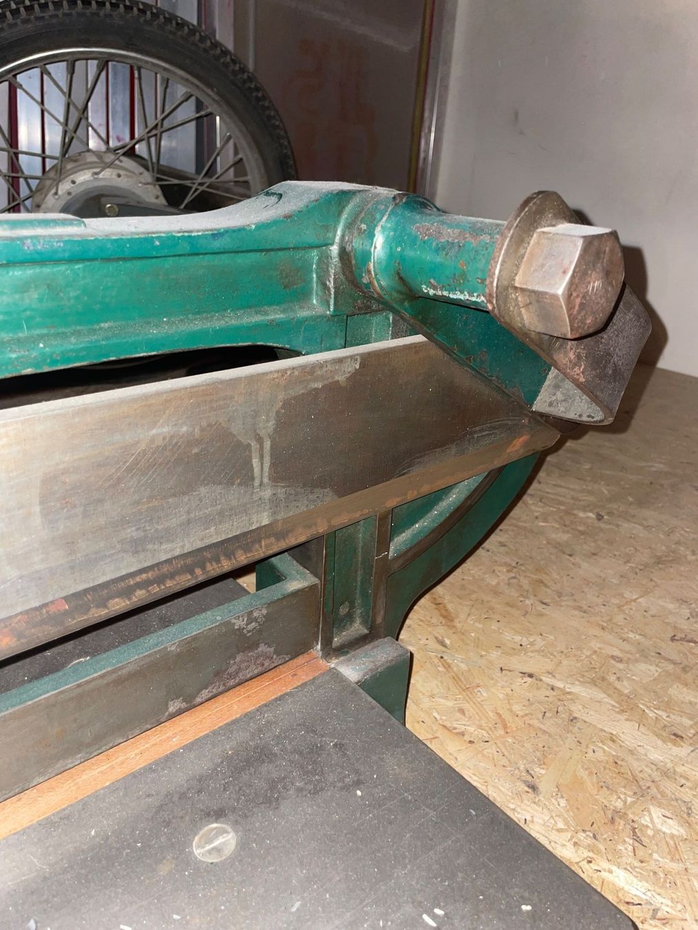 Tutte le macchine: Massicot ancien et robuste - Robuste Schneidmachine – Usato da Fribourg venduto da JohnB4 6